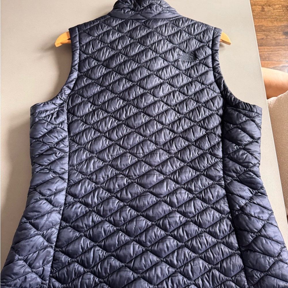 The North Face Thermoball Vest - never worn - Picture 4 of 10